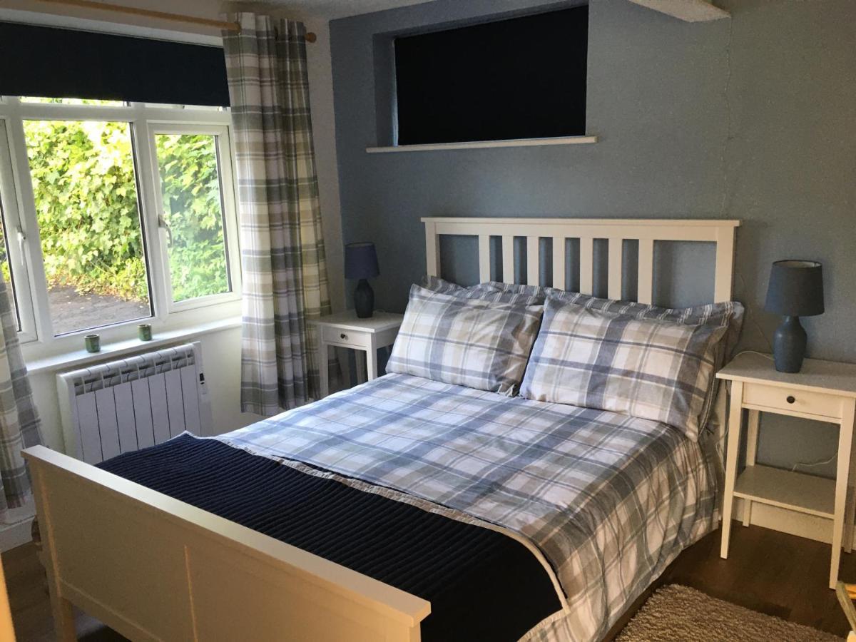 Lovely Ground Floor Apartment In Quiet Village Exeter Exterior foto